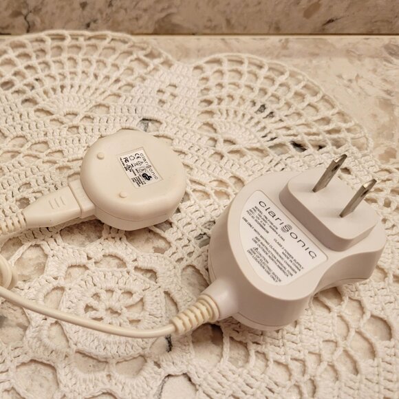 CLARISONIC MIA 2 FACIAL CLEANSING SYSTEM CHARGER RADIANCE SENSITIVE BRUSH HEADS - Picture 12 of 14